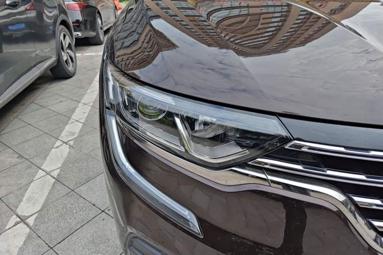 Used Renault Koleos 2018 2.0L Two-Wheel Drive Comfort Edition Right Front Headlight