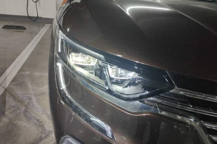 Used Renault Koleos 2018 2.0L Two-Wheel Drive 120th Anniversary Limited Edition Right Front Headlight