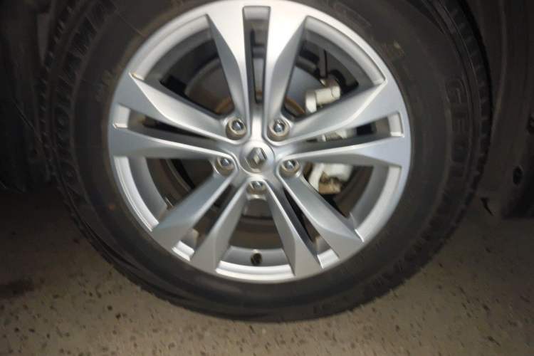 Used Renault Koleos 2018 2.0L Two-Wheel Drive Comfort Edition Right Front Wheel Hub