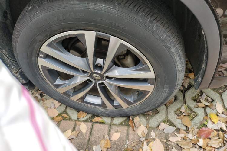 Used Renault Koleos 2018 2.0L Two-Wheel Drive 120th Anniversary Limited Edition Right Front Wheel Hub