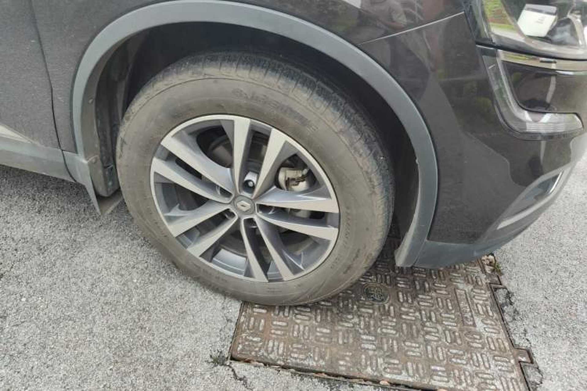 Used Renault Koleos 2018 2.0L Two-Wheel Drive 120th Anniversary Limited Edition Right Front Wheel Hub