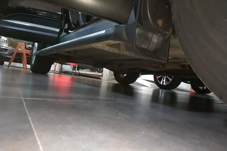 Used Renault Koleos 2018 2.0L Two-Wheel Drive Leading Edition Right Side Sill