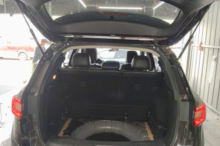 Used Renault Koleos 2018 2.0L Two-Wheel-Drive Luxury Edition Trunk