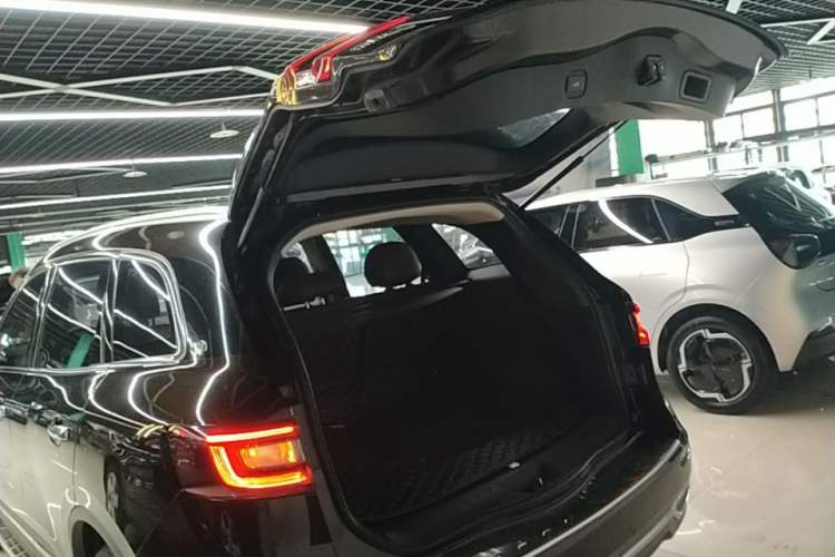 Used Renault Koleos 2018 2.5L Two-Wheel Drive 120th Anniversary Limited Edition Trunk