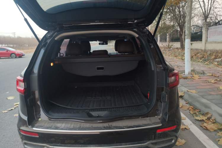 Used Renault Koleos 2018 2.0L Two-Wheel-Drive Luxury Edition Trunk