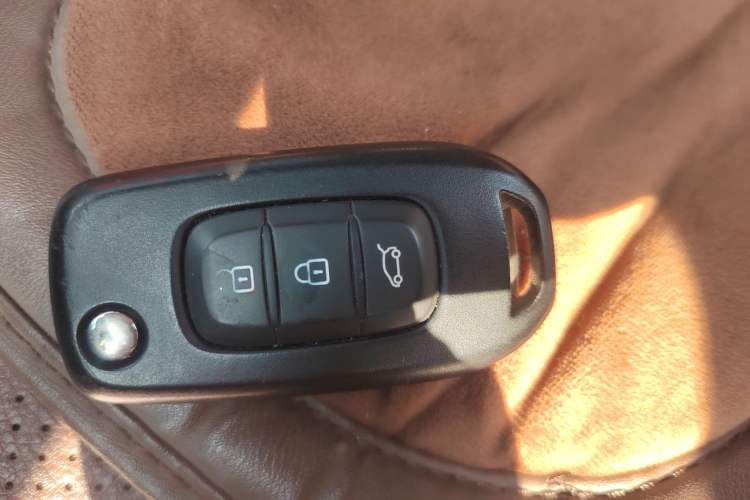 Used Renault Koleos 2018 2.0L Two-Wheel Drive Comfort Edition Vehicle Key