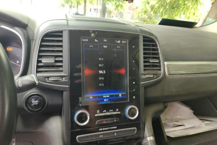 Used Renault Koleos 2018 2.5L Two-Wheel Drive Prestige Edition Audio And AC Panel