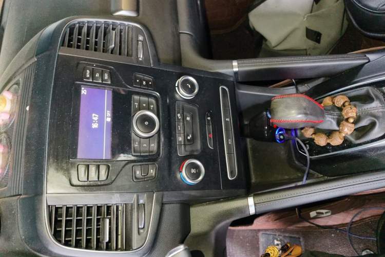 Used Renault Koleos 2018 2.0L Two-Wheel Drive Comfort Edition Audio And AC Panel