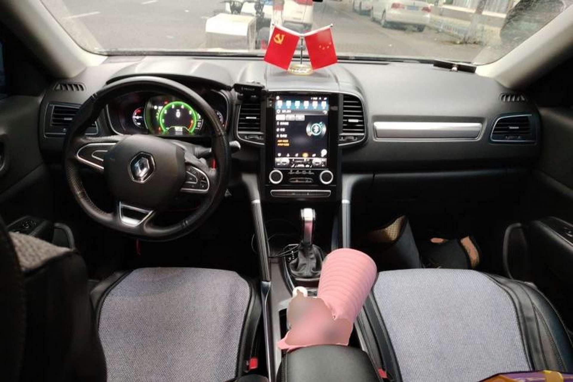 Used Renault Koleos 2018 2.0L Two-Wheel Drive Leading Edition Center Console