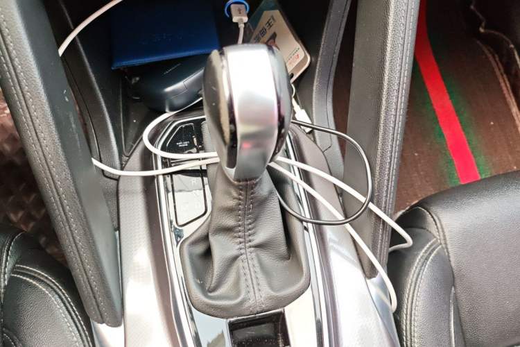 Used Renault Koleos 2018 2.0L Two-Wheel-Drive Luxury Edition Gear Lever