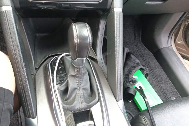 Used Renault Koleos 2018 2.5L Four-Wheel Drive Prestige Edition Gear Lever