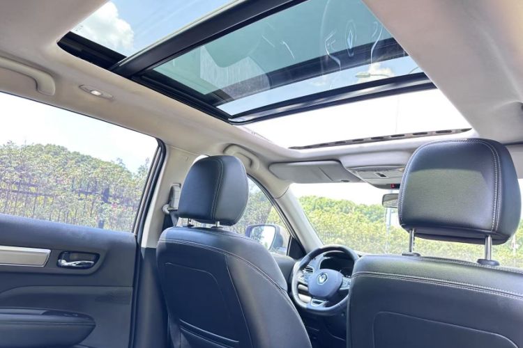 Used Renault Koleos 2018 2.0L Two-Wheel-Drive Luxury Edition Interior 10