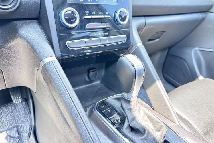 Used Renault Koleos 2018 2.0L Two-Wheel-Drive Luxury Edition Interior 2