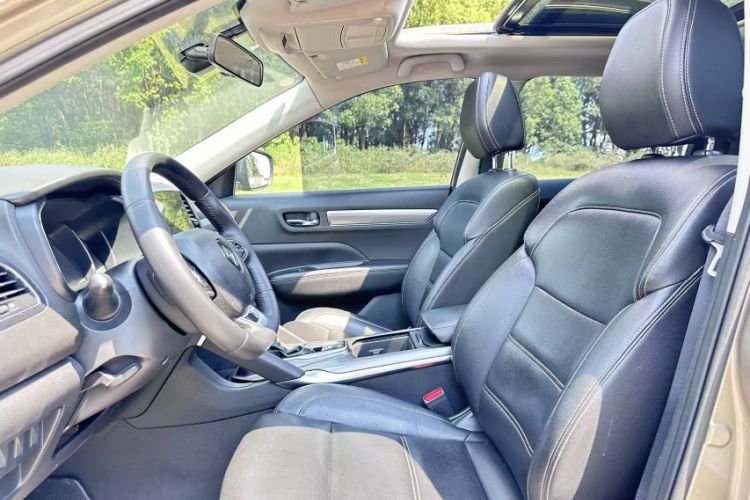 Used Renault Koleos 2018 2.0L Two-Wheel-Drive Luxury Edition Interior 3