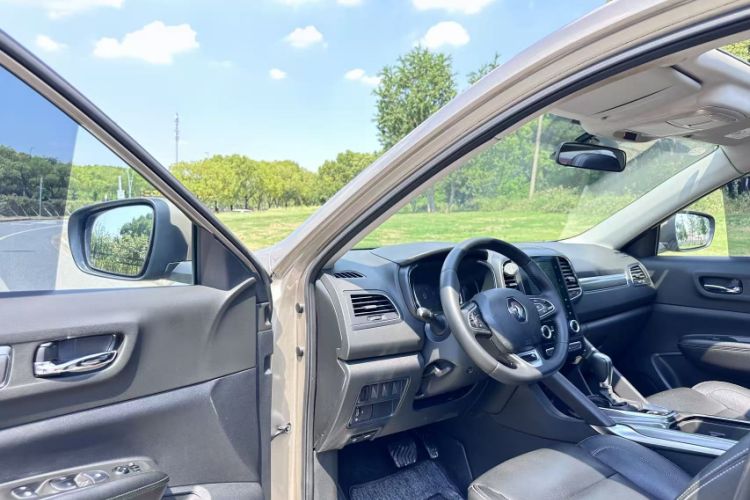 Used Renault Koleos 2018 2.0L Two-Wheel-Drive Luxury Edition Interior 4