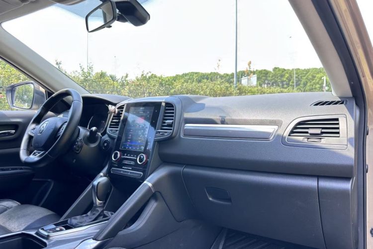 Used Renault Koleos 2018 2.0L Two-Wheel-Drive Luxury Edition Interior 7