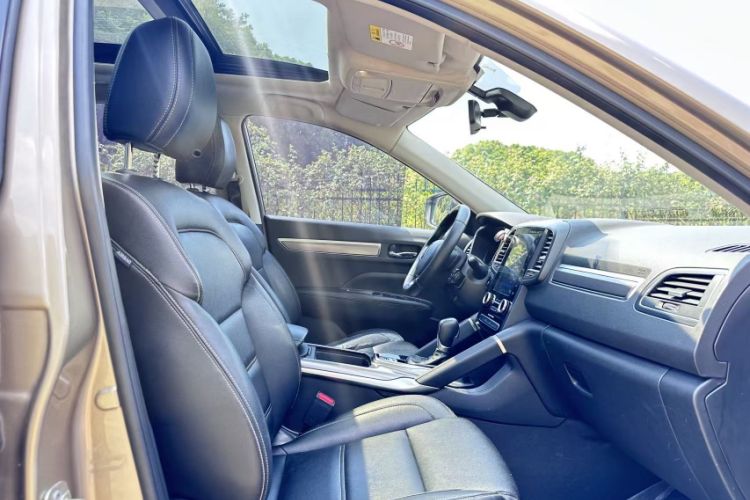 Used Renault Koleos 2018 2.0L Two-Wheel-Drive Luxury Edition Interior 8