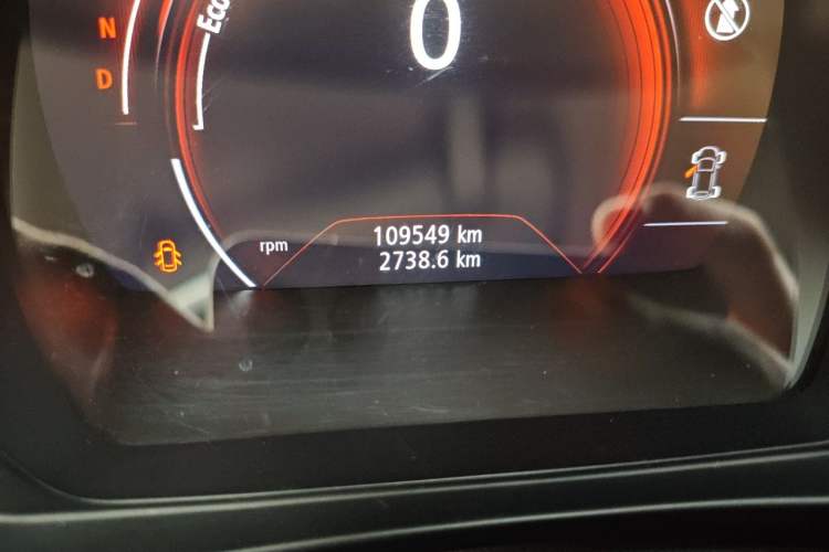 Used Renault Koleos 2018 2.0L Two-Wheel-Drive Luxury Edition Odometer Close Up