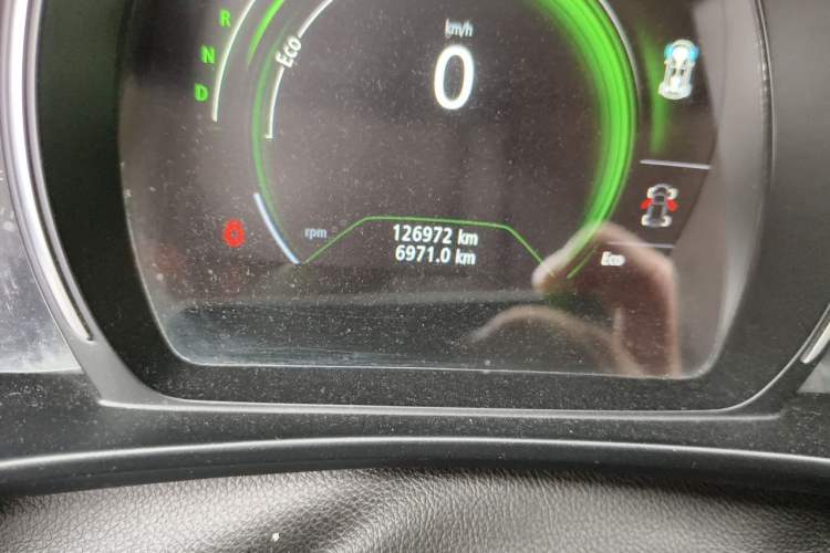 Used Renault Koleos 2018 2.5L Four-Wheel Drive Ultimate Edition Odometer Close Up