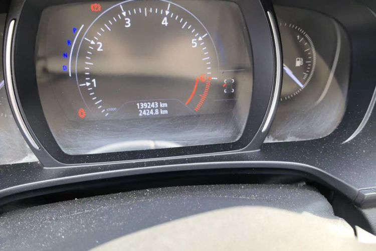 Used Renault Koleos 2018 2.0L Two-Wheel-Drive Luxury Edition Odometer Close Up