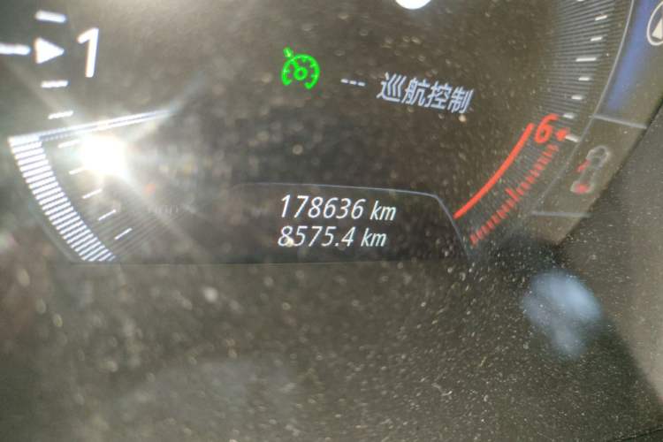 Used Renault Koleos 2018 2.0L Two-Wheel Drive 120th Anniversary Limited Edition Odometer Close Up