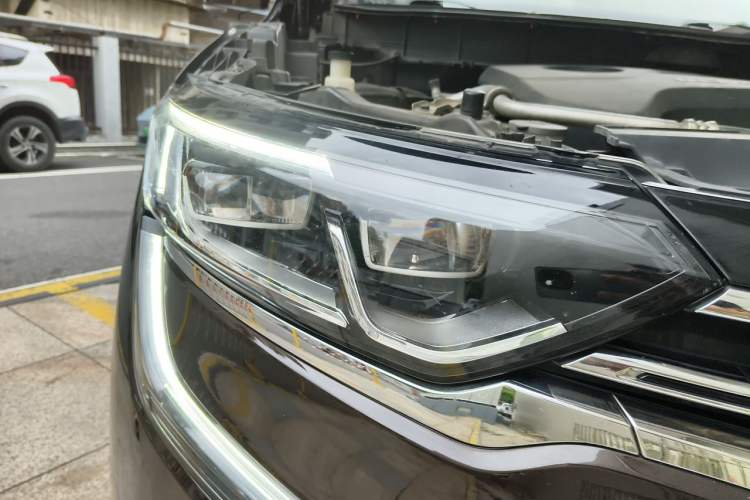 Used Renault Koleos 2018 2.5L Four-Wheel Drive Ultimate Edition Right Front Headlight