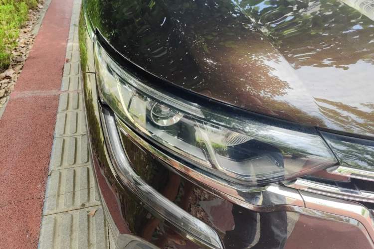 Used Renault Koleos 2018 2.5L Two-Wheel Drive Prestige Edition Right Front Headlight