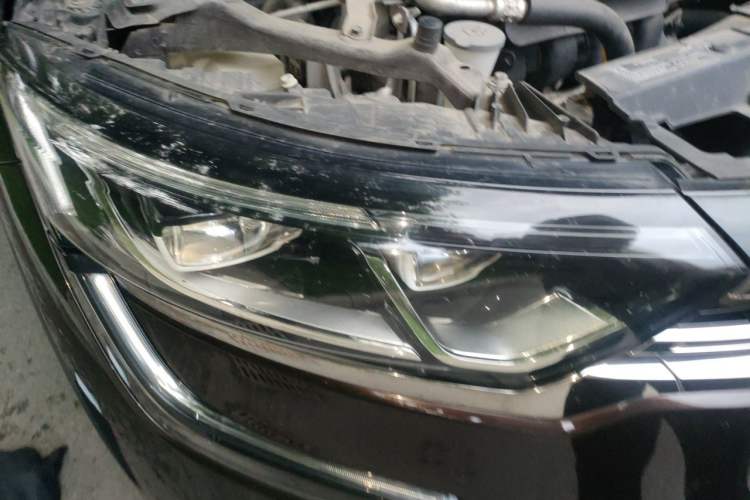 Used Renault Koleos 2018 2.0L Two-Wheel Drive 120th Anniversary Limited Edition Right Front Headlight
