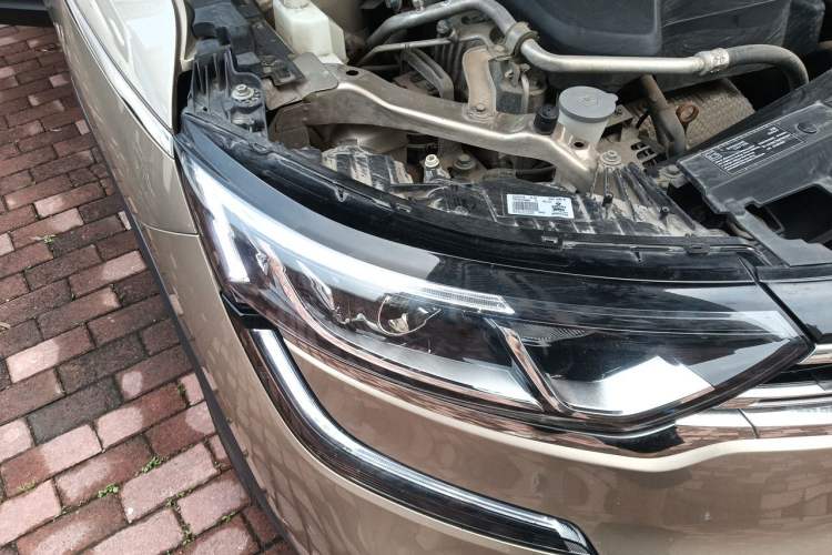 Used Renault Koleos 2018 2.5L Four-Wheel Drive Prestige Edition Right Front Headlight