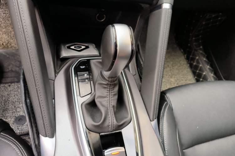 Used Renault Koleos 2018 2.5L Four-Wheel Drive Prestige Edition Gear Lever