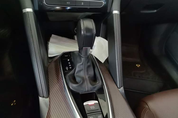 Used Renault Koleos 2018 2.0L Two-Wheel Drive 120th Anniversary Limited Edition Gear Lever