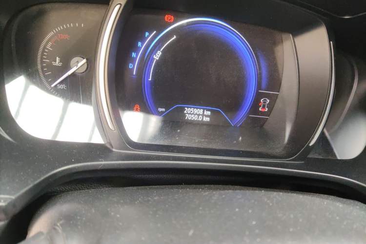 Used Renault Koleos 2018 2.0L Two-Wheel Drive 120th Anniversary Limited Edition Odometer Close Up