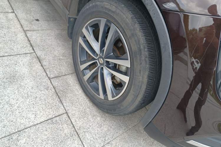 Used Renault Koleos 2018 2.0L Two-Wheel Drive 120th Anniversary Limited Edition Right Front Wheel Hub