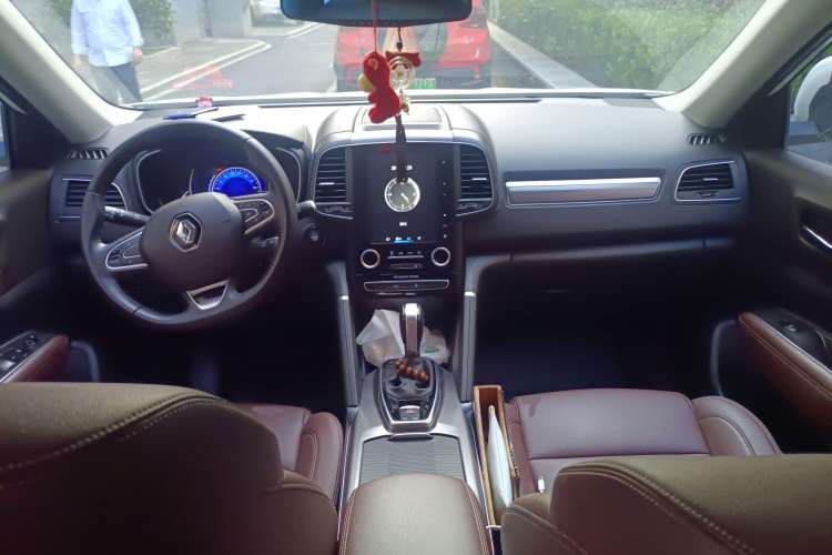 Used Renault Koleos 2018 2.0L Two-Wheel-Drive Luxury Edition Center Console