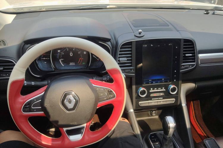 Used Renault Koleos 2018 2.0L Two-Wheel-Drive Luxury Edition Center Console