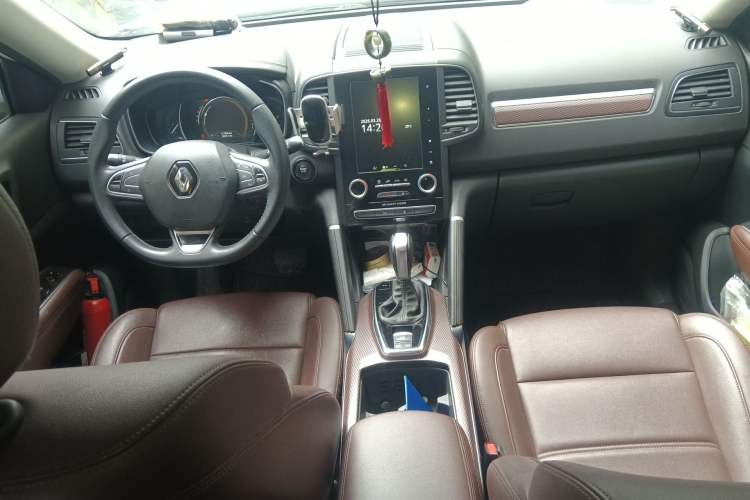 Used Renault Koleos 2018 2.0L Two-Wheel Drive 120th Anniversary Limited Edition Center Console