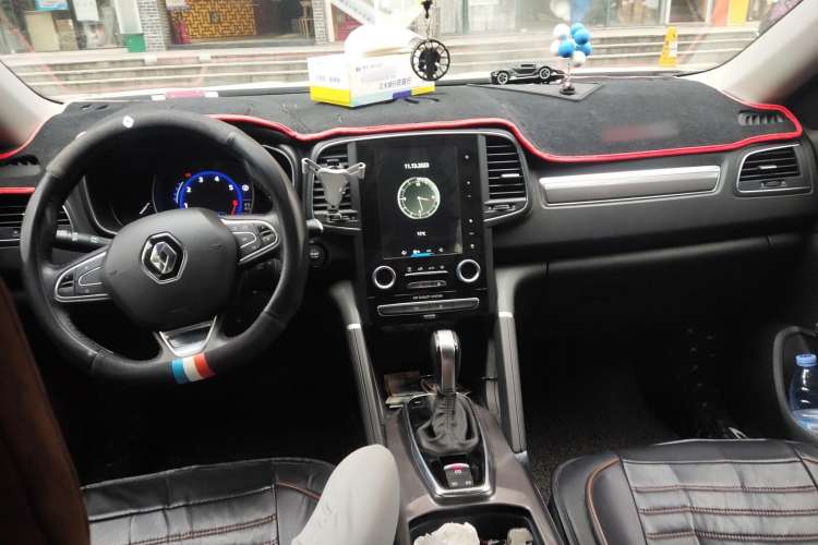 Used Renault Koleos 2018 2.0L Two-Wheel-Drive Luxury Edition Center Console