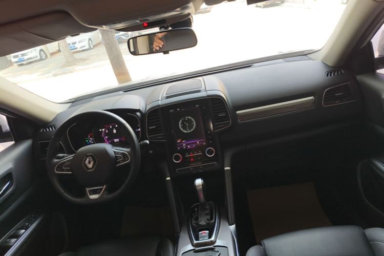 Used Renault Koleos 2018 2.0L Two-Wheel-Drive Luxury Edition Center Console