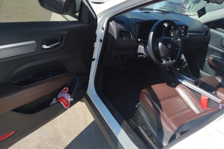 Used Renault Koleos 2018 2.0L Two-Wheel-Drive Luxury Edition Driver Seat