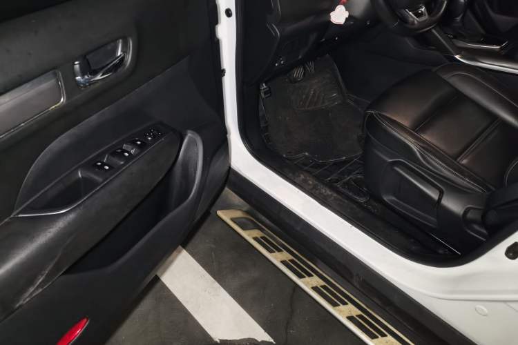 Used Renault Koleos 2018 2.0L Two-Wheel Drive Leading Edition Driver Seat