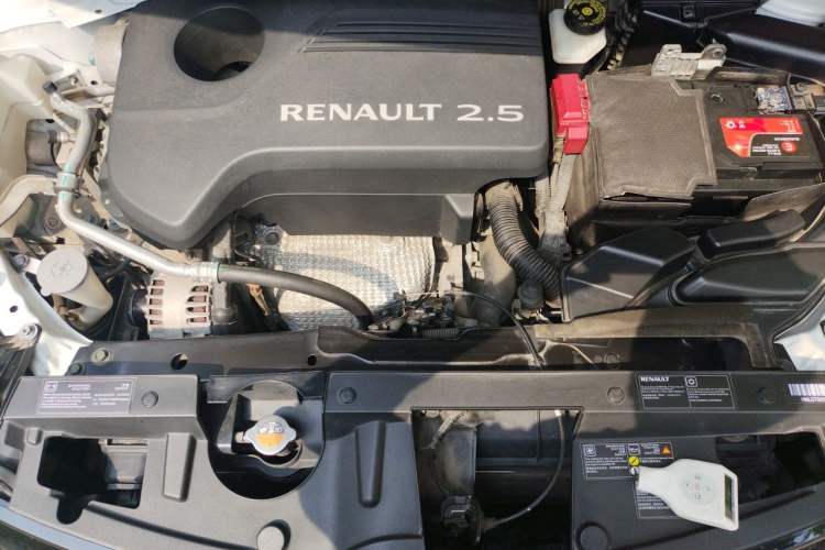 Used Renault Koleos 2018 2.5L Four-Wheel Drive Ultimate Edition Engine Bay