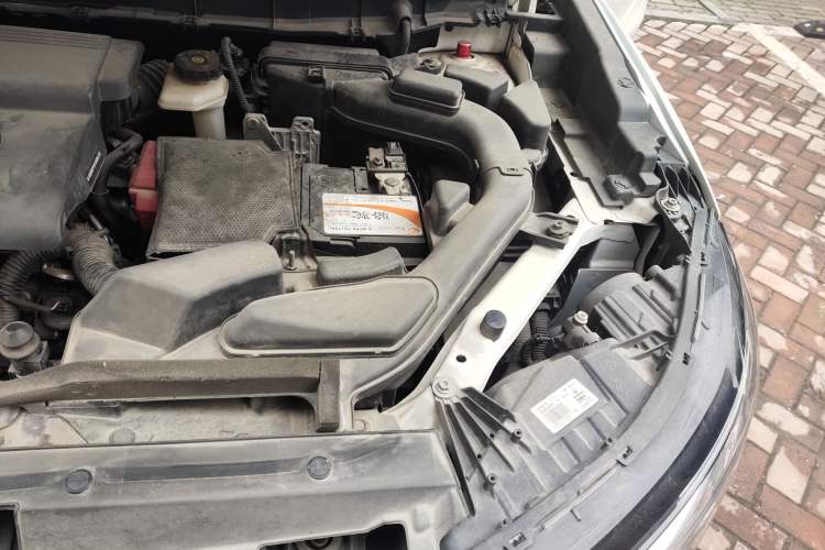 Used Renault Koleos 2018 2.0L Two-Wheel-Drive Luxury Edition Engine Bay Left