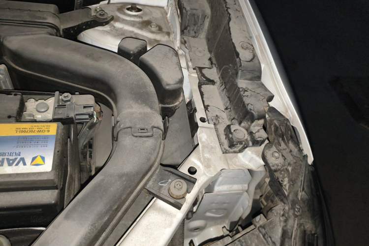 Used Renault Koleos 2018 2.5L Four-Wheel Drive Ultimate Edition Engine Bay Left