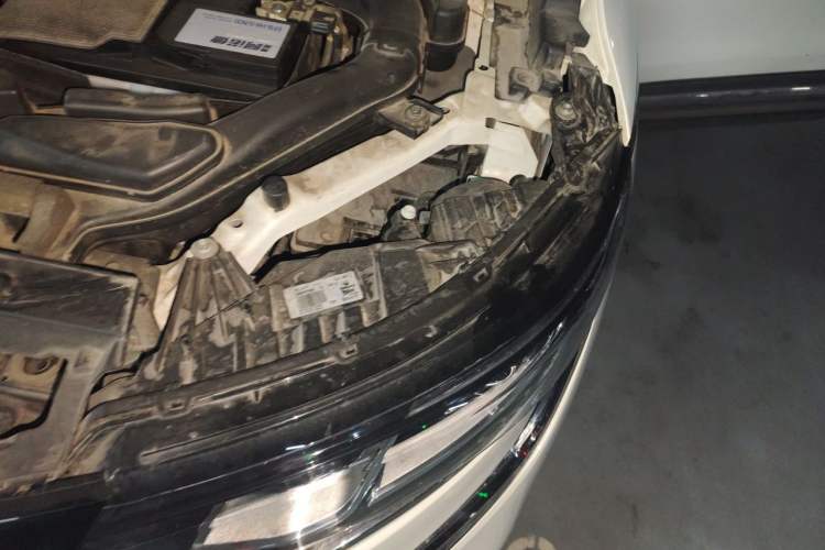 Used Renault Koleos 2018 2.5L Two-Wheel Drive Prestige Edition Engine Bay Left