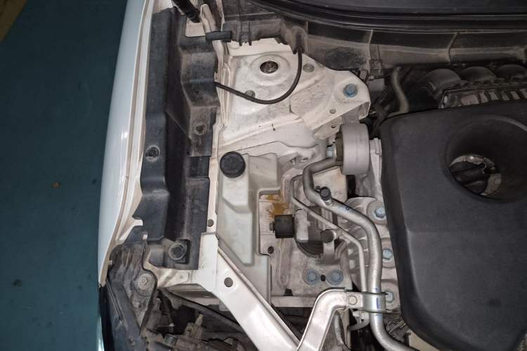 Used Renault Koleos 2018 2.5L Two-Wheel Drive 120th Anniversary Limited Edition Engine Bay Right