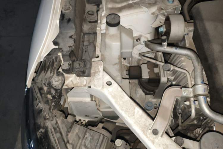 Used Renault Koleos 2018 2.5L Four-Wheel Drive Ultimate Edition Engine Bay Right