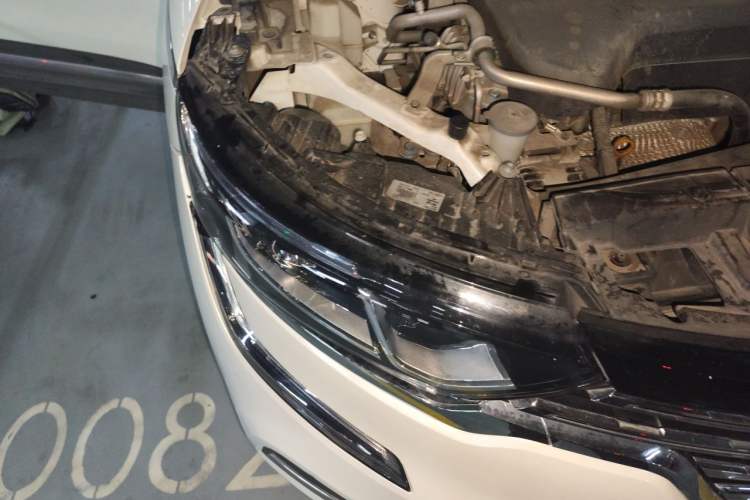 Used Renault Koleos 2018 2.5L Two-Wheel Drive Prestige Edition Engine Bay Right