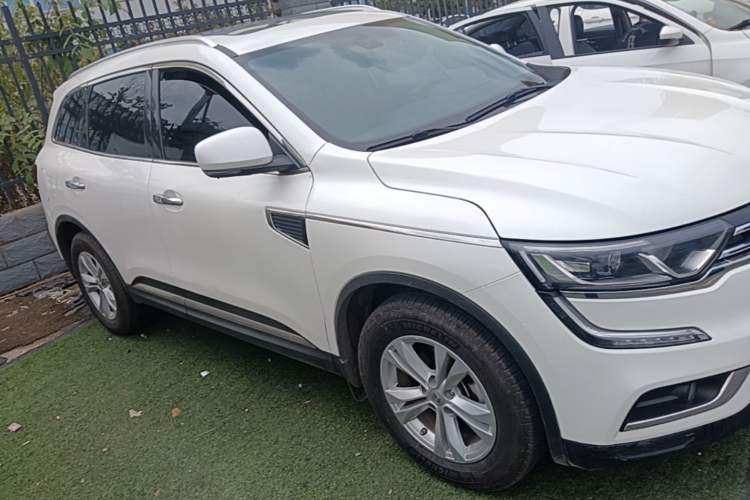 Used Renault Koleos 2018 2.0L Two-Wheel-Drive Luxury Edition Front Right 45 Deg