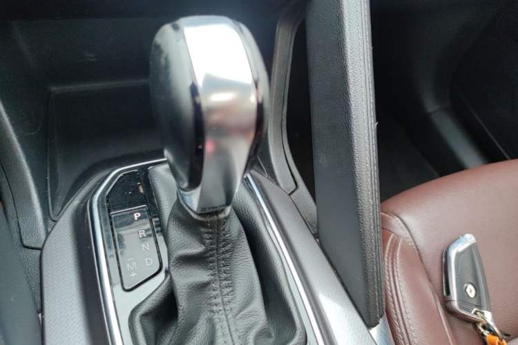 Used Renault Koleos 2018 2.0L Two-Wheel-Drive Luxury Edition Gear Lever