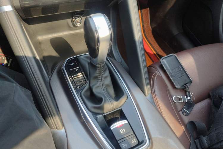 Used Renault Koleos 2018 2.0L Two-Wheel-Drive Luxury Edition Gear Lever